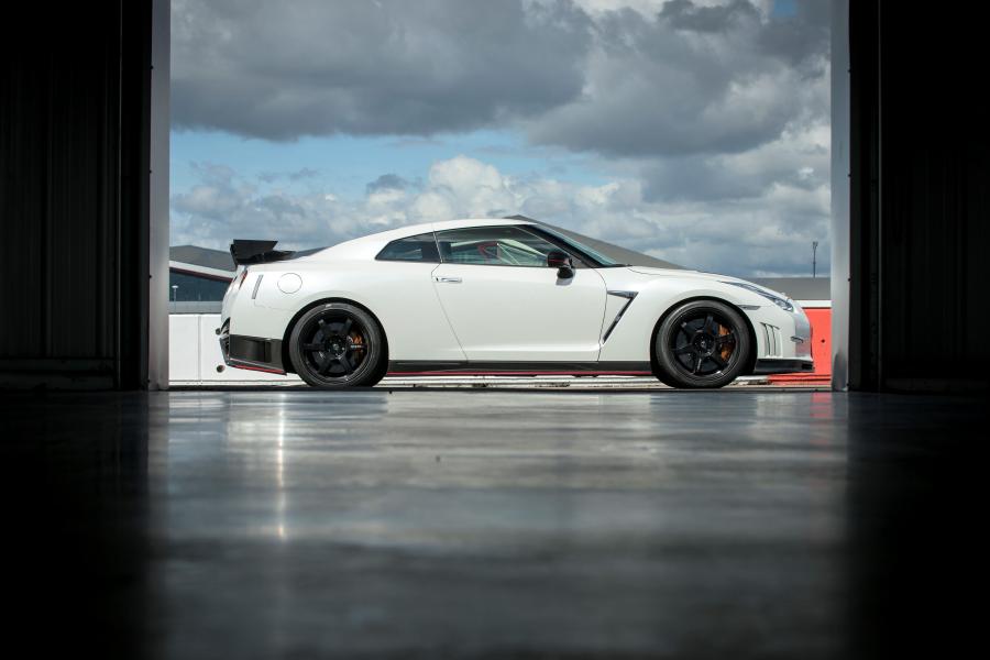  Nissan GT-R by Nismo 2014 года  (фото 30 из 46)